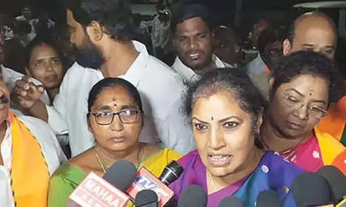 Andhra: भाजपा ने विधानसभा में उपस्थित नहीं होने के लिए वाईएसआरसीपी विधायकों की आलोचना की Andhra: भाजपा ने विधानसभा में उपस्थित नहीं होने के लिए वाईएसआरसीपी विधायकों की आलोचना की