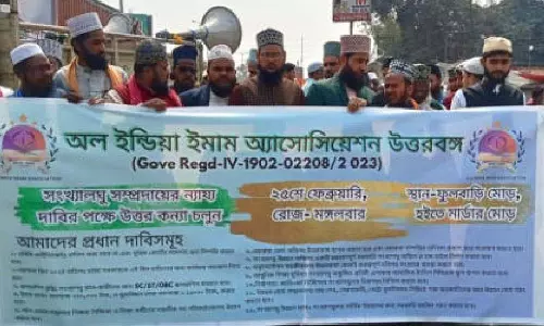 इमामों ने भत्ते में बढ़ोतरी के लिए मार्च निकाला, Mamata Banerjee को 12 सूत्री मांगपत्र सौंपा इमामों ने भत्ते में बढ़ोतरी के लिए मार्च निकाला, Mamata Banerjee को 12 सूत्री मांगपत्र सौंपा