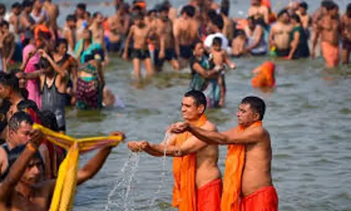 Maha Kumbh पर महाकुंभ का अंतिम स्नान, 65 करोड़ से अधिक लोगों ने लगाई डुबकी