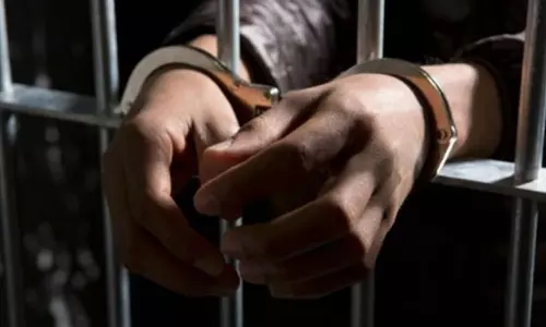 ठाणे : RMC ट्रक में तस्करी की जा रही 66 लाख रुपये की शराब जब्त की