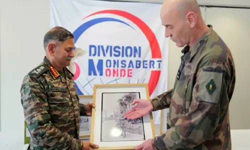 Army Chief ने फ्रांसीसी सेना की तीसरी डिवीजन का दौरा किया