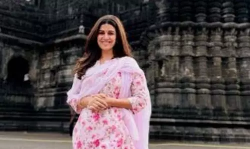 निम्रत कौर ने त्र्यंबकेश्वर शिव मंदिर में आशीर्वाद लिया