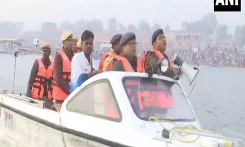 Maha Kumbh के दौरान उत्तर प्रदेश पुलिस ने नावों से गश्त की Maha Kumbh के दौरान उत्तर प्रदेश पुलिस ने नावों से गश्त की