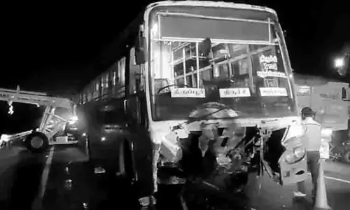 करूर-तिरुचि राष्ट्रीय राजमार्ग पर कार और TNSTC बस में टक्कर, पांच लोगों की मौत