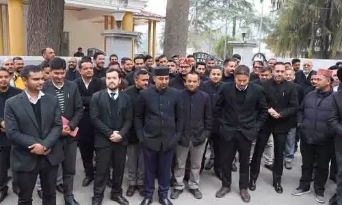 Kullu के वकीलों ने एडवोकेट्स संशोधन विधेयक के खिलाफ किया प्रदर्शन