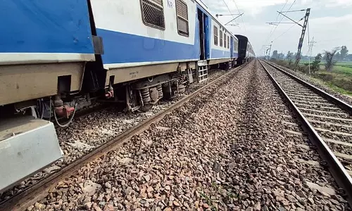Haryana : नीलोखेड़ी में यात्री ट्रेन का डिब्बा पटरी से उतरा, कोई हताहत नहीं Haryana : नीलोखेड़ी में यात्री ट्रेन का डिब्बा पटरी से उतरा, कोई हताहत नहीं