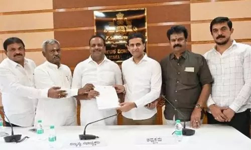 बेंगलुरु कमेटी ने BBMP को 7 डिवीजनों में विभाजित करने की रिपोर्ट सौंपी बेंगलुरु कमेटी ने BBMP को 7 डिवीजनों में विभाजित करने की रिपोर्ट सौंपी