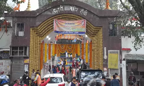 Ranchi: महाशिवरात्रि पर पहाड़ी मंदिर में शिव भक्तों का लगा तांता