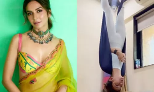 Kriti Kharbanda ने योग आसनों के साथ अपनी सीमाओं को आगे बढ़ाया