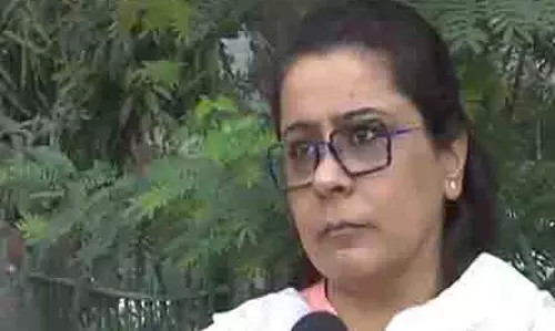 AAP प्रवक्ता प्रियंका कक्कड़ ने दिल्ली विधानसभा में तस्वीरों पर आप का रुख स्पष्ट किया AAP प्रवक्ता प्रियंका कक्कड़ ने दिल्ली विधानसभा में तस्वीरों पर आप का रुख स्पष्ट किया