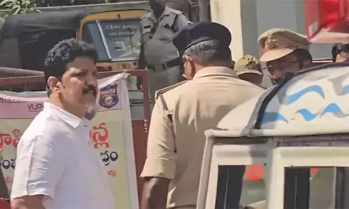 सत्यवर्धन को हैदराबाद और विशाखापत्तनम कौन ले गया?: Vallabhaneni Vamshi