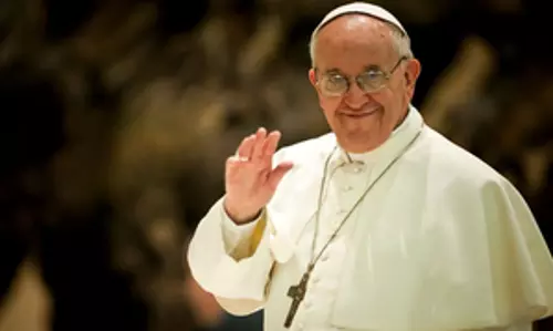 पोप फ्रांसिस की रात शांतिपूर्ण रही, वे आराम कर रहे हैं, Vatican ने कहा