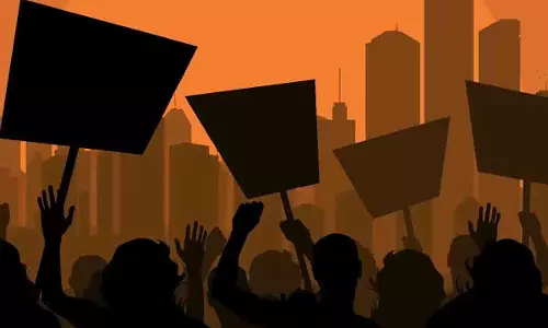 उड़ान में देरी के कारण Hyderabad हवाई अड्डे पर विरोध प्रदर्शन उड़ान में देरी के कारण Hyderabad हवाई अड्डे पर विरोध प्रदर्शन
