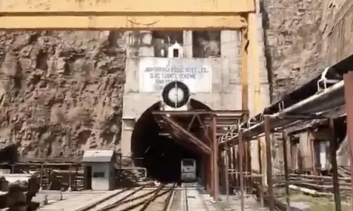 Jammu का परिवार तेलंगाना सुरंग में फंसे बेटे की वापसी का बेसब्री से इंतजार कर रहा Jammu का परिवार तेलंगाना सुरंग में फंसे बेटे की वापसी का बेसब्री से इंतजार कर रहा