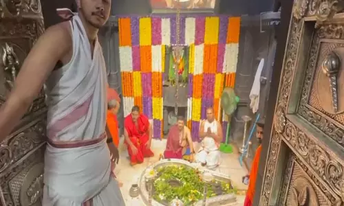 Prayagraj: महाशिवरात्रि की भीड़ बढ़ने के कारण भक्तों ने नासिक गंगा में पवित्र डुबकी लगाई