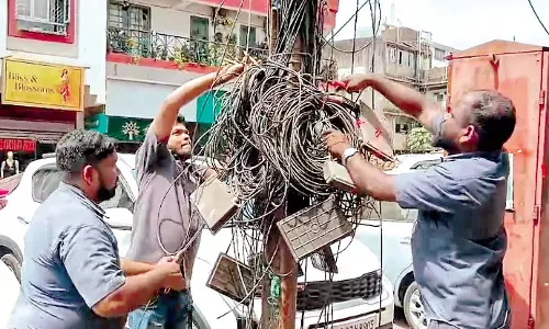 Goa की राजधानी में इंटरनेट सेवा ठप, बिजली विभाग ने 43 केबल काटे Goa की राजधानी में इंटरनेट सेवा ठप, बिजली विभाग ने 43 केबल काटे