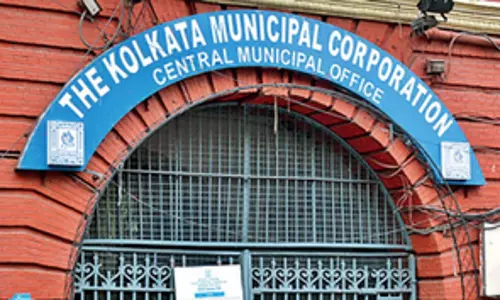 KMC ने विश्वकर्मा पूजा की छुट्टी रद्द करने पर अधिकारियों को कारण बताओ नोटिस जारी किया KMC ने विश्वकर्मा पूजा की छुट्टी रद्द करने पर अधिकारियों को कारण बताओ नोटिस जारी किया
