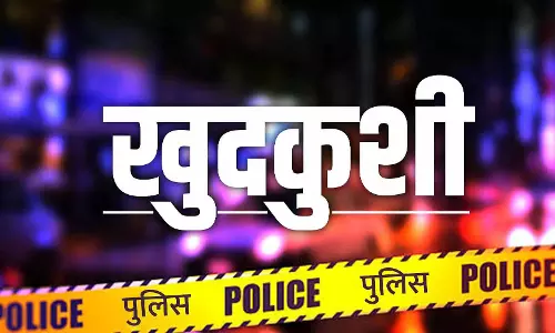 ब्यूटी पार्लर, थ्रेडिंग और वीडियो कॉल...नजारा देखकर आंखें फटी की फटी रह गई