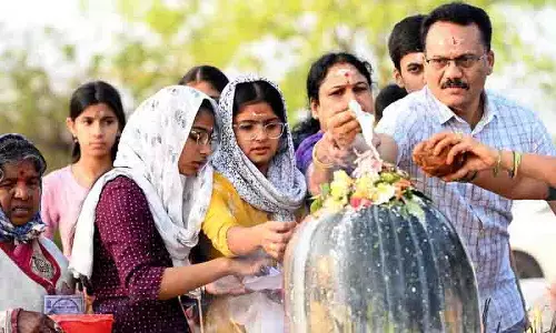 Hyderabad में शिवरात्रि मनाई गई, उत्सव की तैयारियों के बीच मंदिरों में उमड़े श्रद्धालु