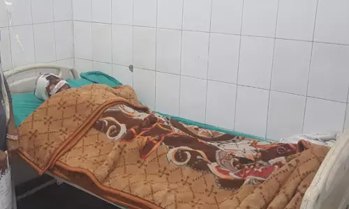 Rampur: ट्रेन के सामने आकर किया आत्महत्या का प्रयास, पत्नी से था परेशान Rampur: ट्रेन के सामने आकर किया आत्महत्या का प्रयास, पत्नी से था परेशान