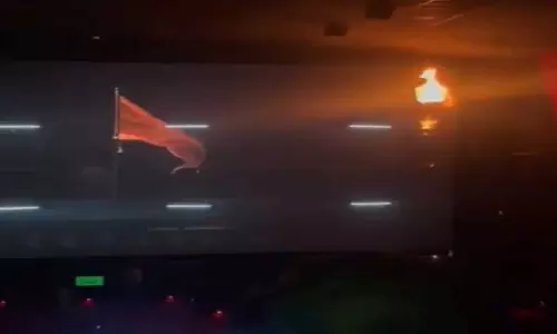 BIG BREAKING: सिनेमा हॉल में लगी भीषण आग, देखें VIDEO...