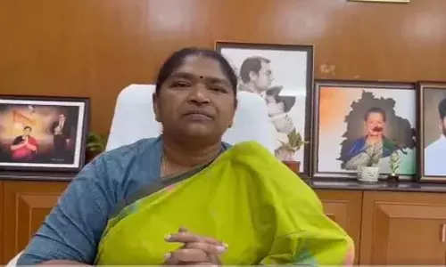 Seethakka ने सांप्रदायिक राजनीति का सहारा लेने के लिए बंदी की आलोचना की