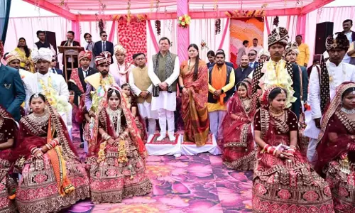 Uttarakhand: सामूहिक विवाह समारोह में पहुंचे सीएम धामी, नव दंपतियों को दिया आशीर्वाद