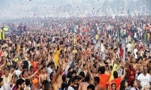 MahaKumbh का समापन: पवित्र जल में शांति, भक्ति की गूंज, इतिहास में अमिट छाप छोड़ी MahaKumbh का समापन: पवित्र जल में शांति, भक्ति की गूंज, इतिहास में अमिट छाप छोड़ी