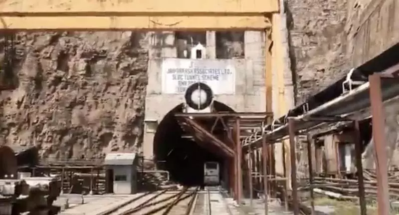 जम्मू का परिवार तेलंगाना सुरंग में फंसे बेटे की वापसी का बेसब्री से इंतजार कर रहा जम्मू का परिवार तेलंगाना सुरंग में फंसे बेटे की वापसी का बेसब्री से इंतजार कर रहा