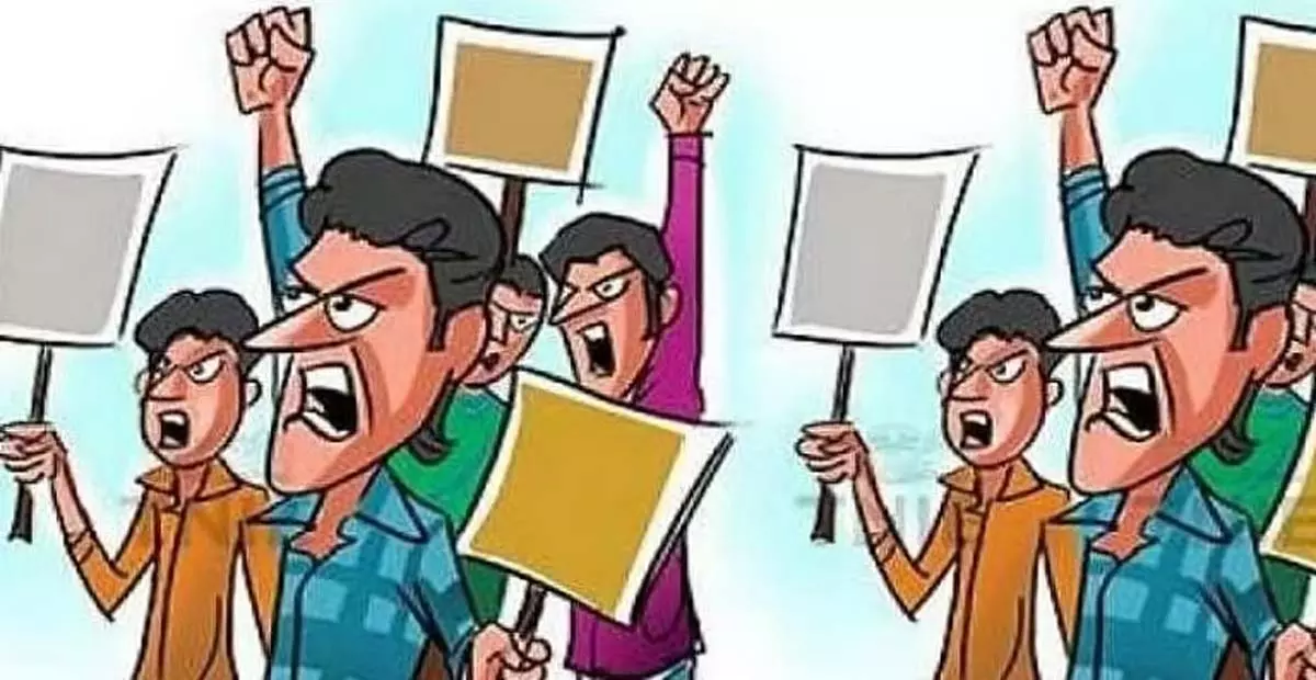Odisha: प्रदर्शनकारी ठेका कर्मचारी ने खुद को आग लगाने की कोशिश की Odisha: प्रदर्शनकारी ठेका कर्मचारी ने खुद को आग लगाने की कोशिश की