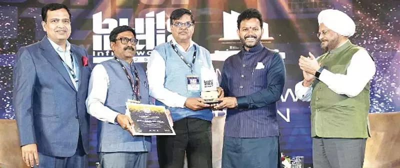 उत्तर रेलवे को उधमपुर-श्रीनगर-बारामुल्ला रेल लिंक के लिए बिल्ड इंडिया इन्फ्रा पुरस्कार से सम्मानित किया उत्तर रेलवे को उधमपुर-श्रीनगर-बारामुल्ला रेल लिंक के लिए बिल्ड इंडिया इन्फ्रा पुरस्कार से सम्मानित किया