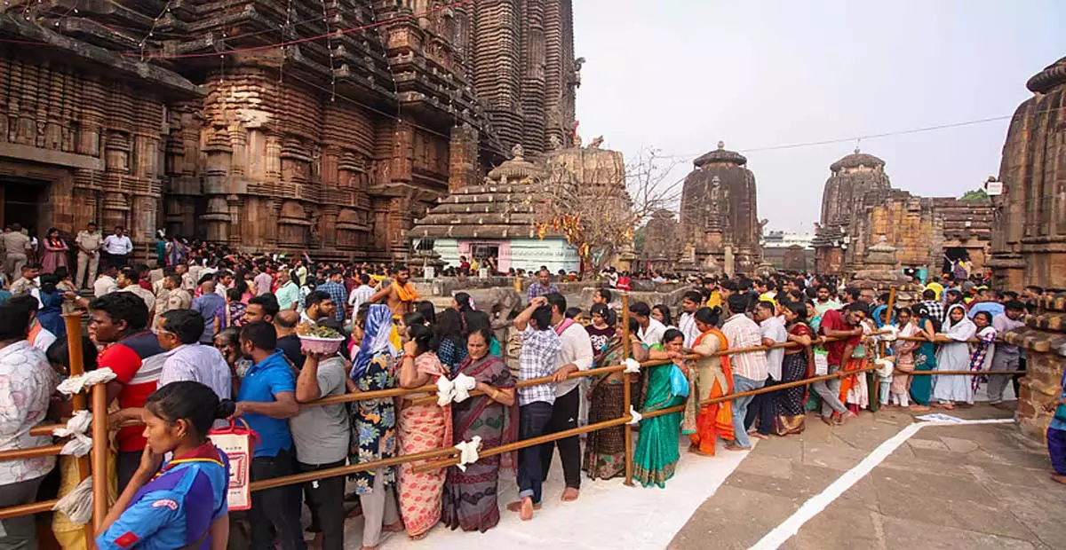 Odisha: धार्मिक उत्साह के साथ मनाई गई महाशिवरात्रि Odisha: धार्मिक उत्साह के साथ मनाई गई महाशिवरात्रि