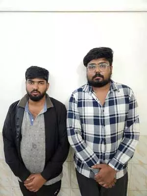 नोएडा : चीनी नागरिकों की मदद से डिजिटल अरेस्ट कर ठगी करने वाले गिरोह का पर्दाफाश, दो गिरफ्तार नोएडा : चीनी नागरिकों की मदद से डिजिटल अरेस्ट कर ठगी करने वाले गिरोह का पर्दाफाश, दो गिरफ्तार