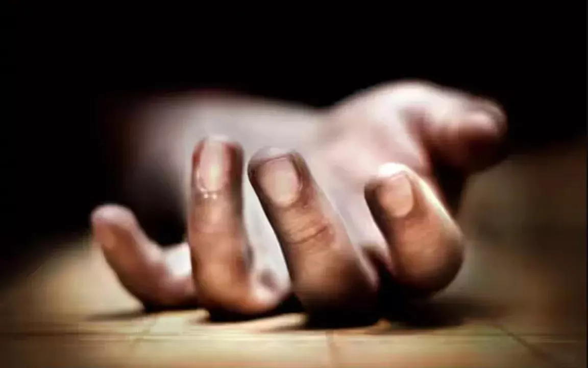 Odisha: कैपिटल अस्पताल में एक्स-रे तकनीशियन फंदे से लटका मिला Odisha: कैपिटल अस्पताल में एक्स-रे तकनीशियन फंदे से लटका मिला