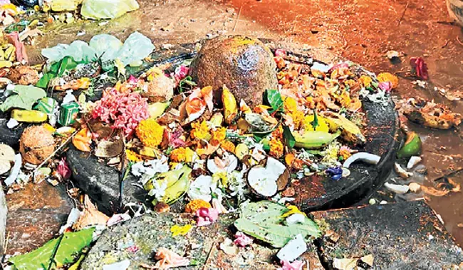 Odisha: पहाड़ पर स्थित मंदिरों में दर्शन के लिए बड़ी संख्या में श्रद्धालु आए Odisha: पहाड़ पर स्थित मंदिरों में दर्शन के लिए बड़ी संख्या में श्रद्धालु आए