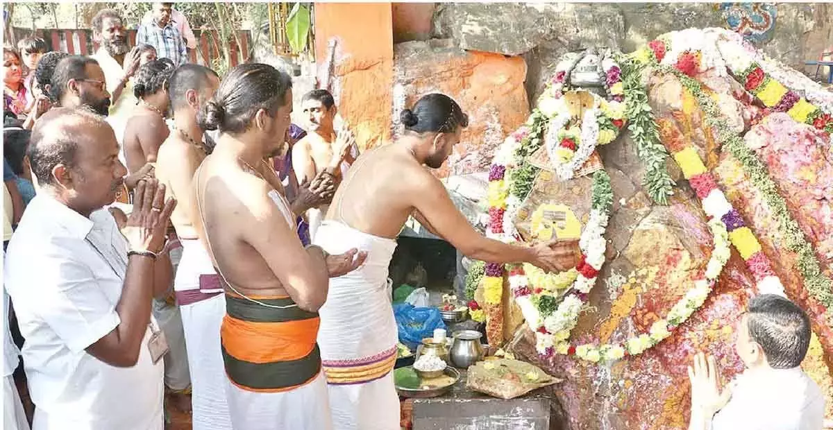 Andhra: तिरुमाला क्षेत्रपालक का अभिषेक किया गया Andhra: तिरुमाला क्षेत्रपालक का अभिषेक किया गया