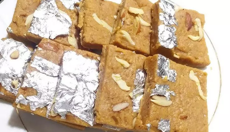 Besan Khoya Barfi: इस अद्भुत मिठाई का स्वाद चखें Besan Khoya Barfi: इस अद्भुत मिठाई का स्वाद चखें