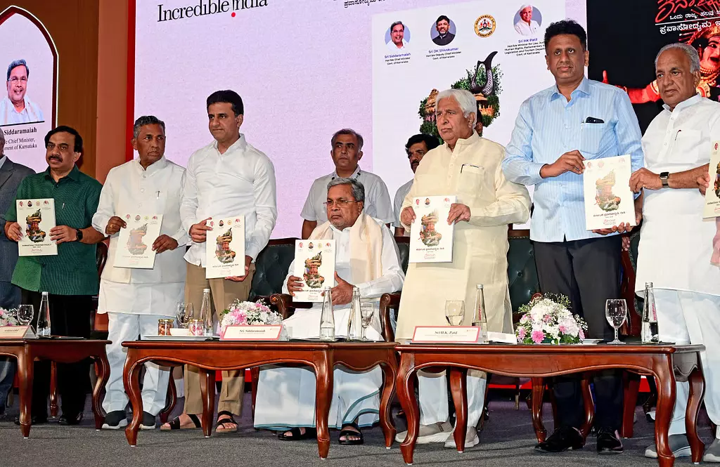 कर्नाटक एएमआर ट्रैवल एक्सपो: मुख्यमंत्री ने पर्यटन में निवेश का आह्वान किया कर्नाटक एएमआर ट्रैवल एक्सपो: मुख्यमंत्री ने पर्यटन में निवेश का आह्वान किया