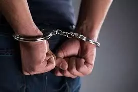 नाबालिग लड़की पर यौन हमला करने के आरोप में एक व्यक्ति गिरफ्तार नाबालिग लड़की पर यौन हमला करने के आरोप में एक व्यक्ति गिरफ्तार