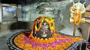 Uttarakhand: महाशिवरात्रि का उत्सव, टपकेश्वर मंदिर में उमड़े श्रद्धालु, गूंजे हर-हर महादेव के नारे Uttarakhand: महाशिवरात्रि का उत्सव, टपकेश्वर मंदिर में उमड़े श्रद्धालु, गूंजे हर-हर महादेव के नारे