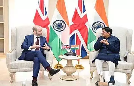 ब्रिटेन-भारत साझेदारी बढ़ी, 17 नए व्यापार और निवेश सौदे हुए अंतिम रूप ब्रिटेन-भारत साझेदारी बढ़ी, 17 नए व्यापार और निवेश सौदे हुए अंतिम रूप