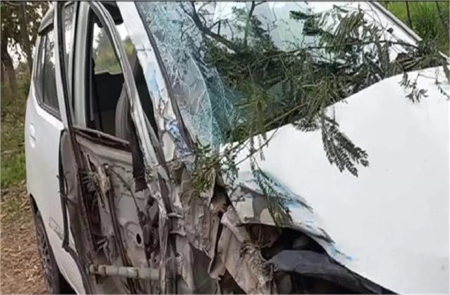 Punjab : सिलेंडरों से भरे ट्रक की कार से भयानक टक्कर,मची चीख-पुकार Punjab : सिलेंडरों से भरे ट्रक की कार से भयानक टक्कर,मची चीख-पुकार