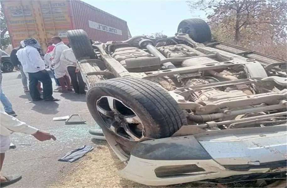 MP News: सड़क हादसे में बीजेपी विधायक की गाड़ी चकनाचूर MP News: सड़क हादसे में बीजेपी विधायक की गाड़ी चकनाचूर