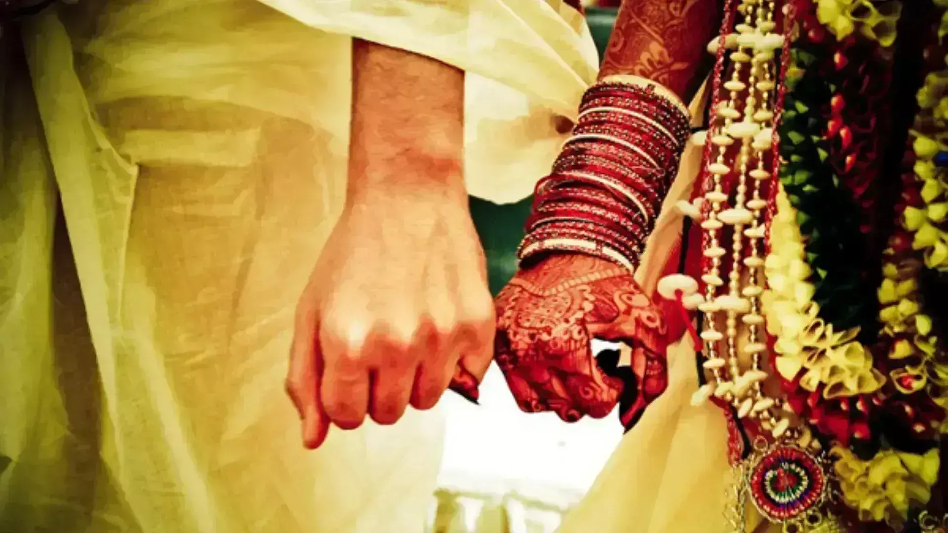 Shahpur: परिजनों ने तोडा रिश्ता, पुलिस ने करा दी दोनों की शादी Shahpur: परिजनों ने तोडा रिश्ता, पुलिस ने करा दी दोनों की शादी