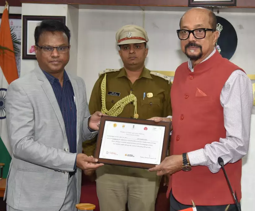 60 टीबी मरीजों के लिए निःक्षय मित्र बने राज्यपाल डेका 60 टीबी मरीजों के लिए निःक्षय मित्र बने राज्यपाल डेका