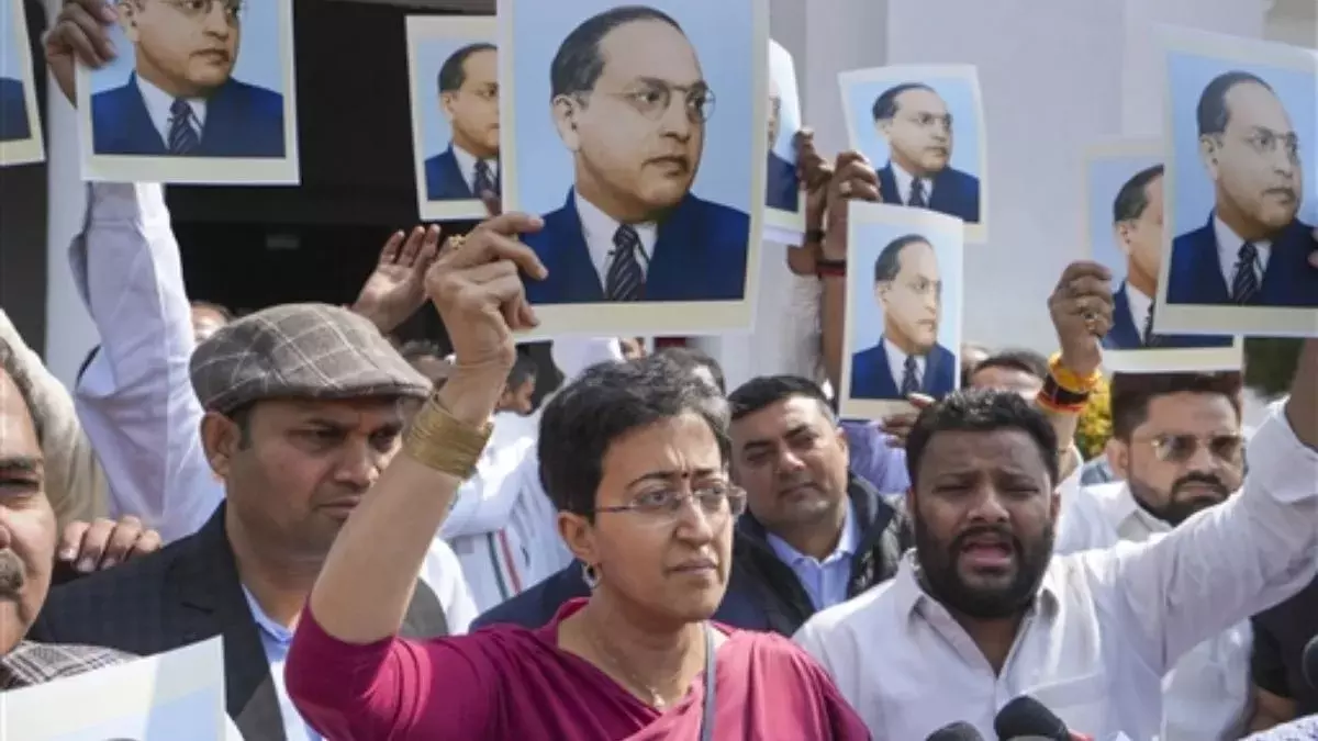 New Delhi: आप पार्टी ने दिल्ली में भारतीय जनता पार्टी की सरकार पर तानाशाही का आरोप लगाया New Delhi: आप पार्टी ने दिल्ली में भारतीय जनता पार्टी की सरकार पर तानाशाही का आरोप लगाया