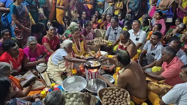 Shivaratri : 92 वर्षीय महिला खौलते घी में हाथ से पकाती हैं रोटी Shivaratri : 92 वर्षीय महिला खौलते घी में हाथ से पकाती हैं रोटी