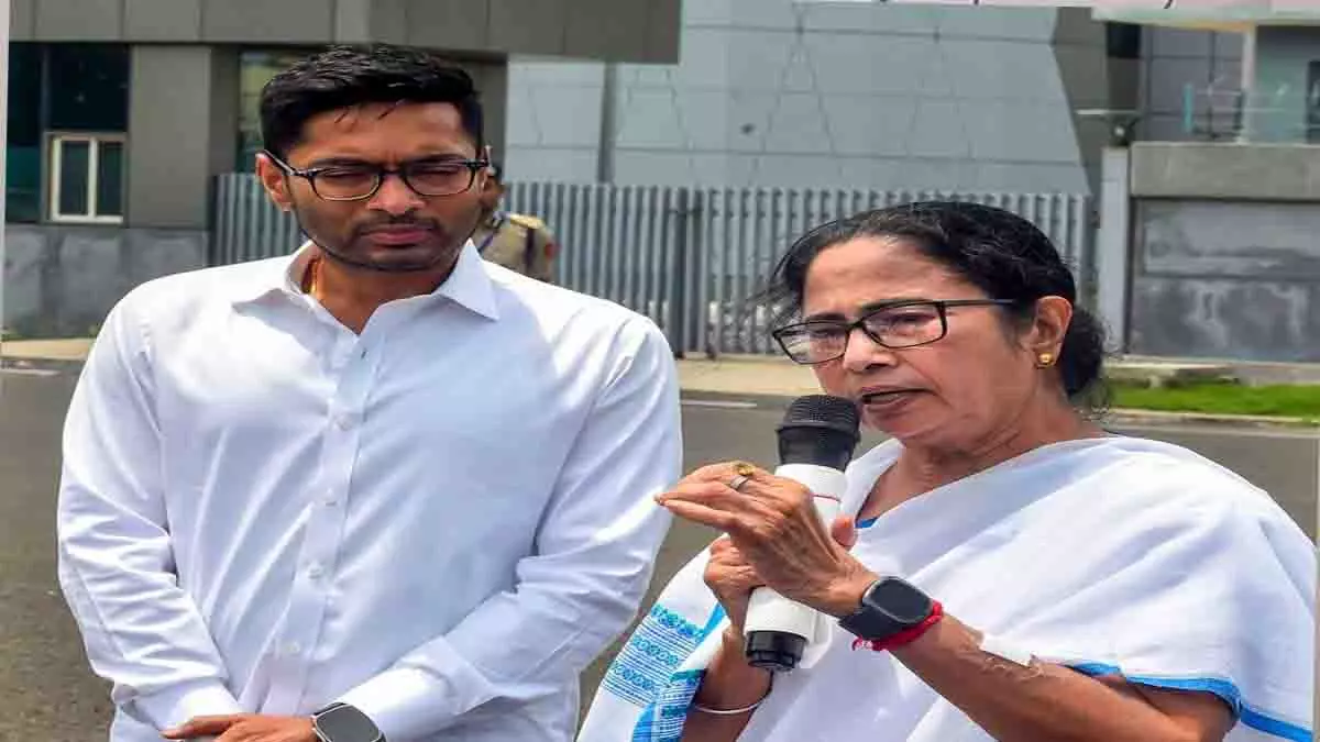 TMC नेता अभिषेक ने सीएम ममता बनर्जी के साथ अनबन की अटकलों को खारिज किया TMC नेता अभिषेक ने सीएम ममता बनर्जी के साथ अनबन की अटकलों को खारिज किया
