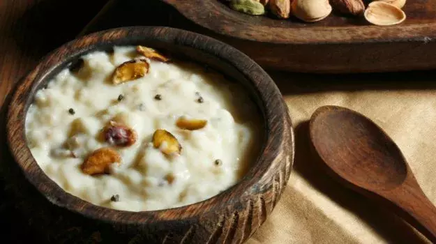 चिरौंजी मखाने की खीर रेसिपी चिरौंजी मखाने की खीर रेसिपी