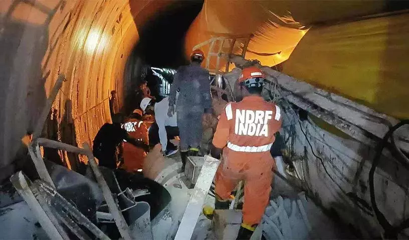 SLBC सुरंग में मलबा हटाने और टीबीएम मशीन से काटने का काम जारी SLBC सुरंग में मलबा हटाने और टीबीएम मशीन से काटने का काम जारी